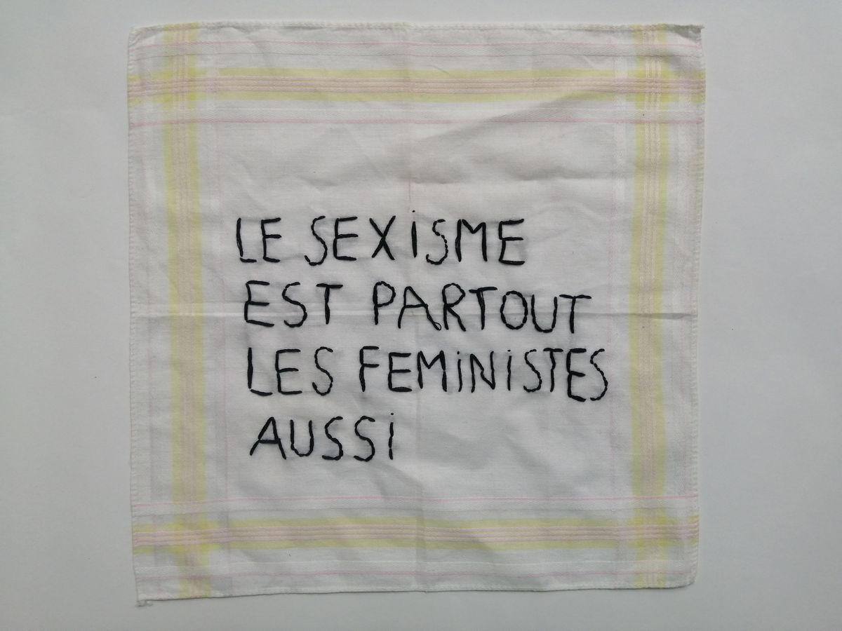 COMPLET \/\/\/ A NOS SOUHAITS! atelier de broderie de slogans f\u00e9ministes sur mouchoirs + expo le 8 mars