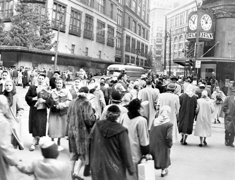 Detroit Home for the Holidays: A Late Lunch with Detroit History and Shopping Bus Tour.