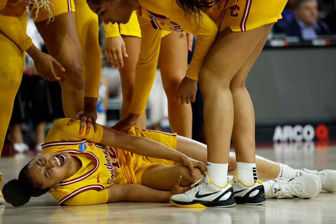 USC Trojans at Iowa Hawkeyes Womens Volleyball