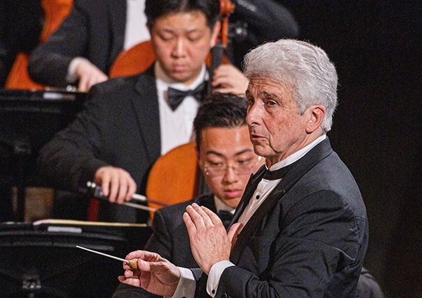 Yale Philharmonia: Peter Oundjian, principal conductor