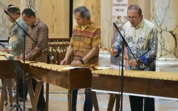 Konzert: Kolintang Gruppe der indonesischen Community 