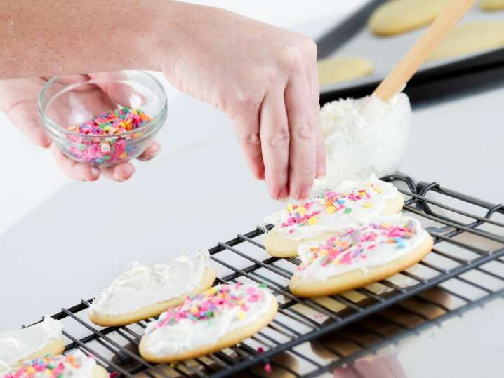 Decorate Delightful Cookies\t