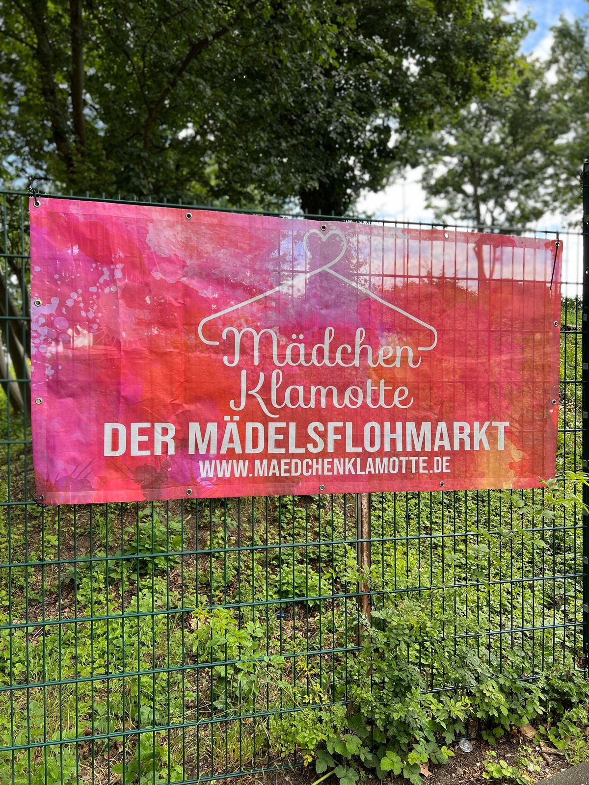 Outdoor M\u00e4dchen Klamotte @Dortmund-Mitte Metro