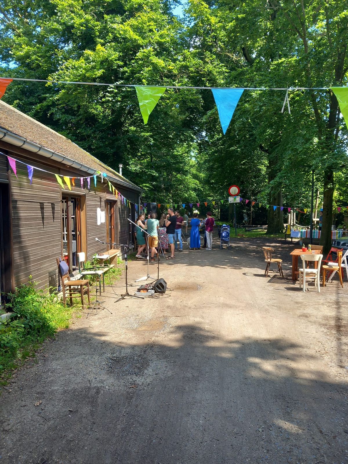 Kruidenwandeling door de Prelaatsdreef in Zwijnaarde