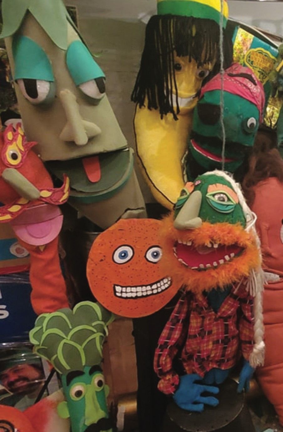 PUPPETS AND PROPS AND MUSIC PLAY 