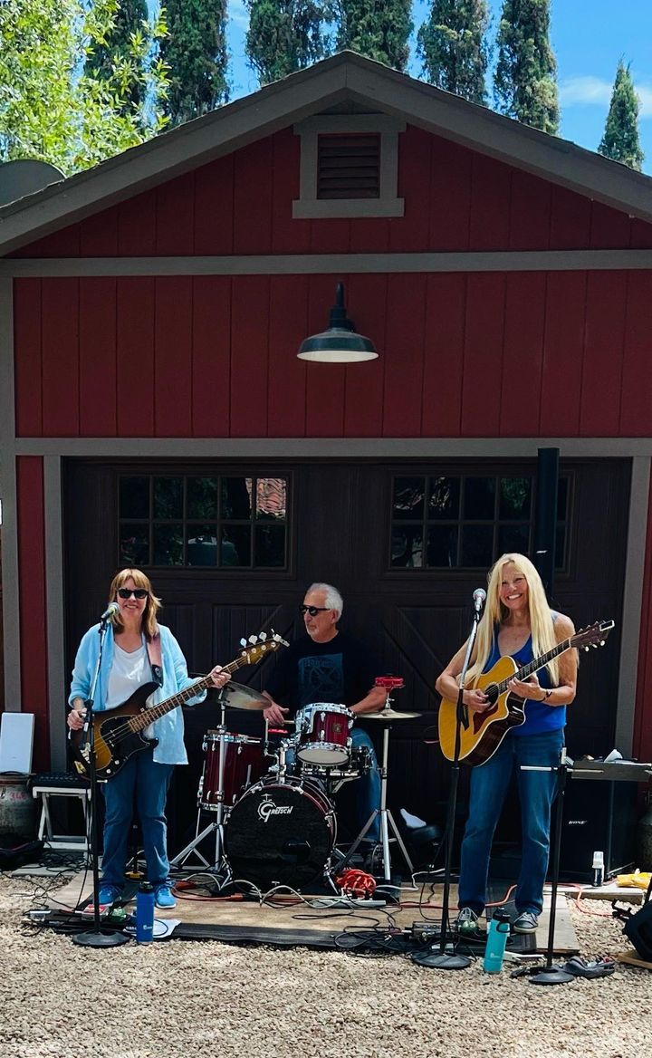 Blue House at Cottage Creek Vineyards Sunday Dec 29!