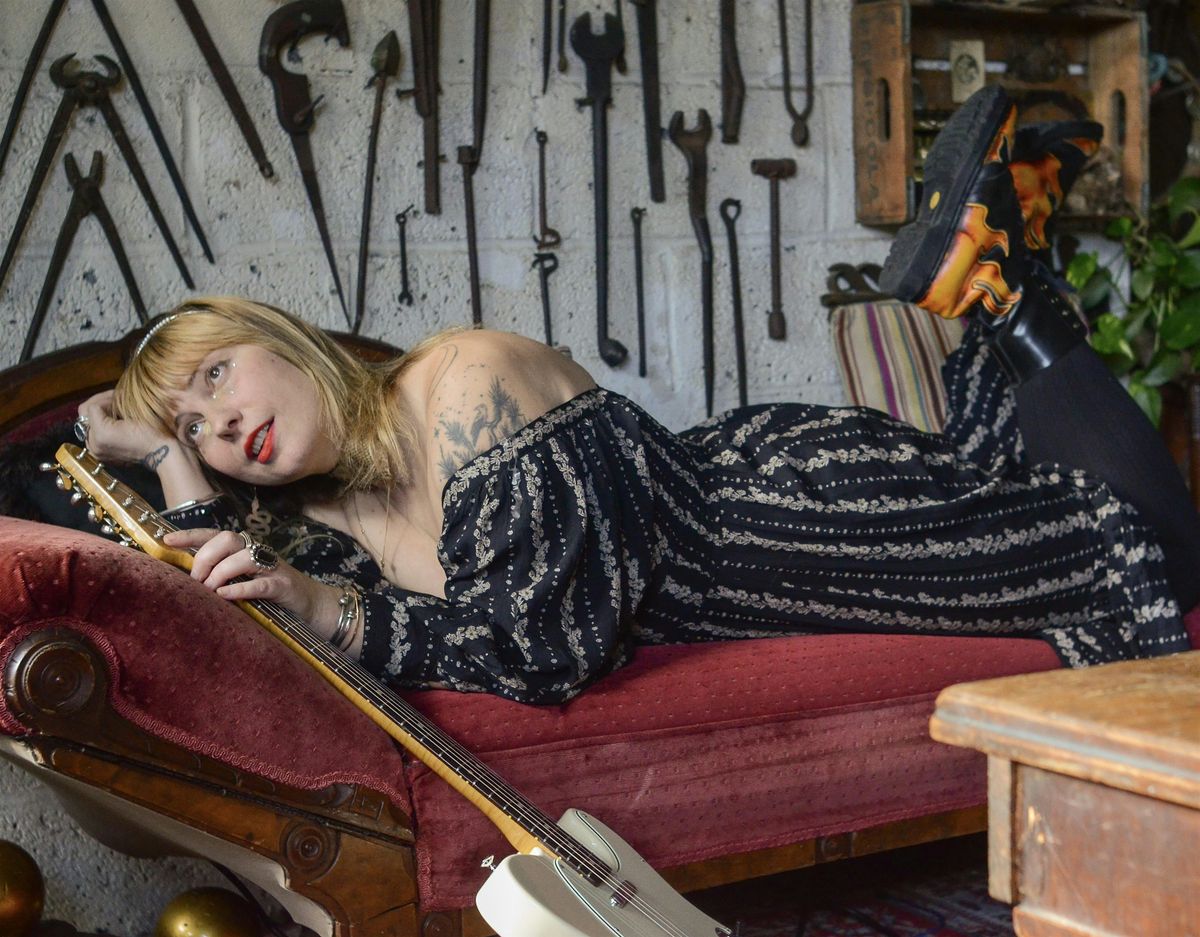 AC Sapphire with Mira Stanley and Trinity Jane in the Round.