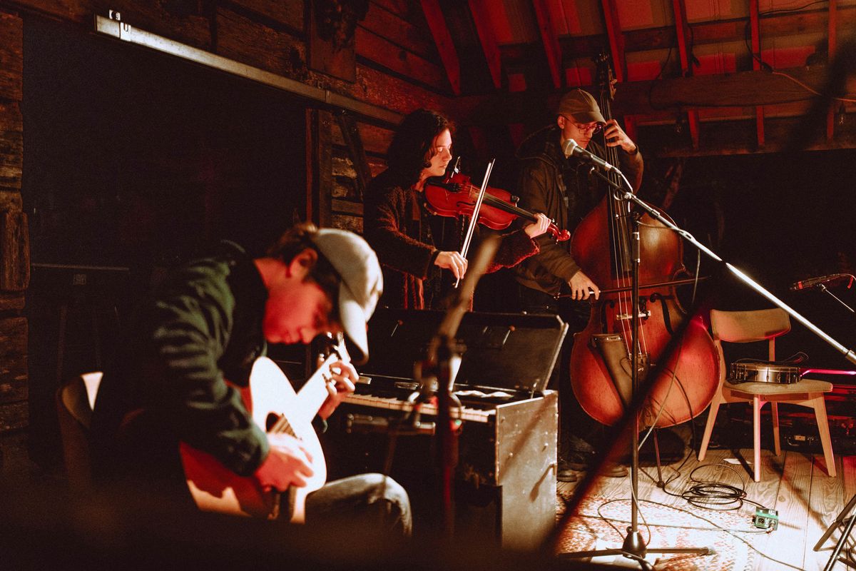 MAGIC TUBER STRINGBAND