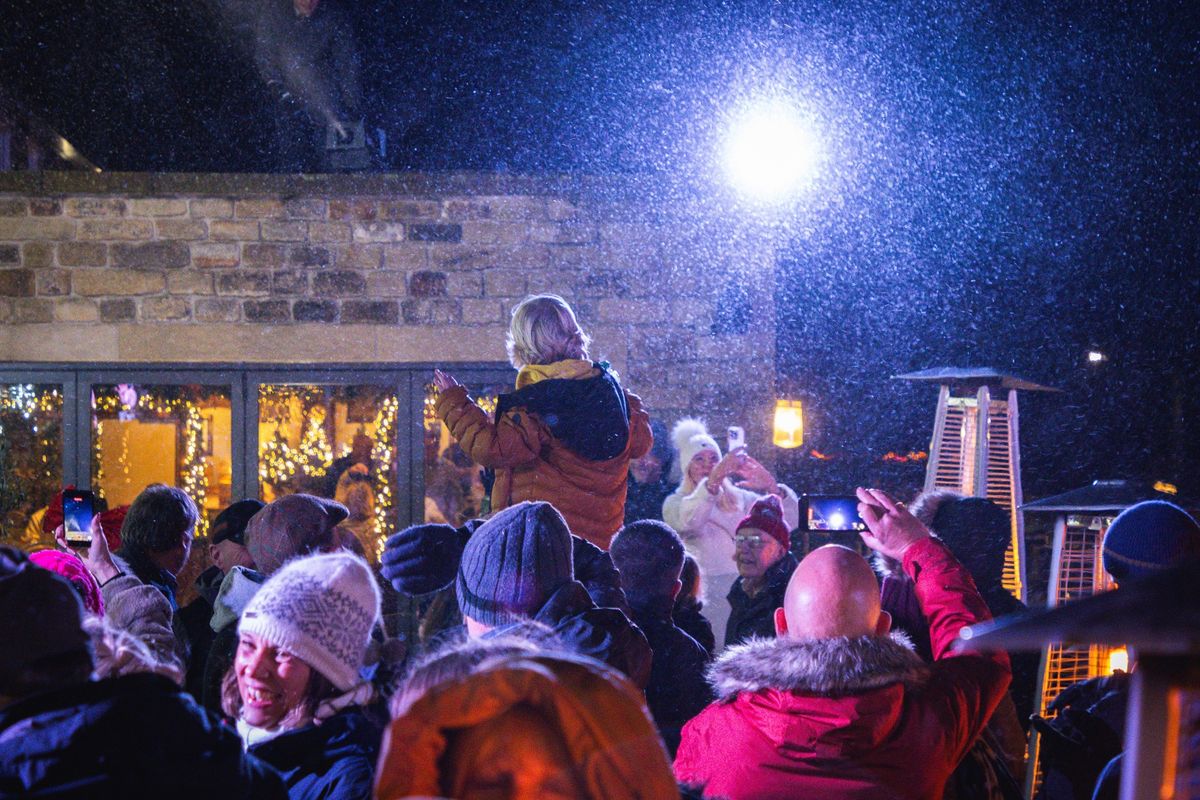 CAROLS IN THE COURTYARD FROM 7:30PM\u2744\ufe0f\ud83c\udfb6