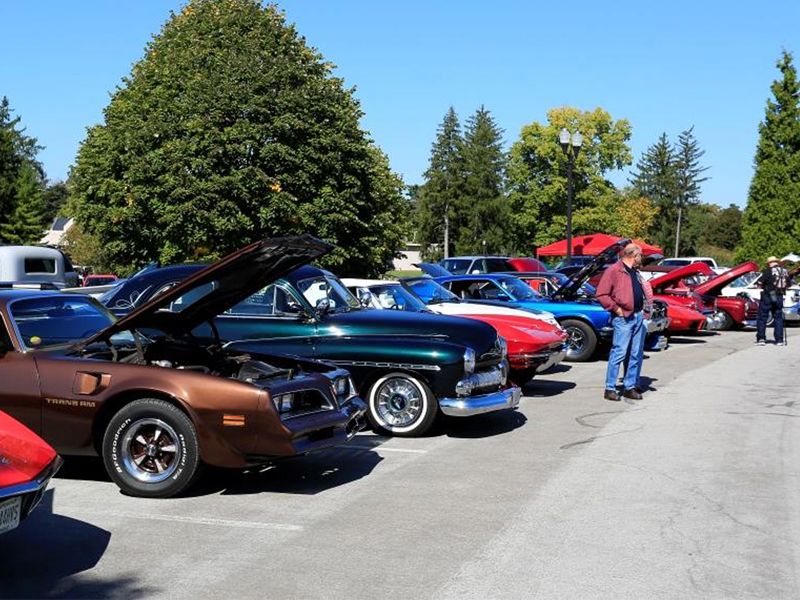 'Cruise In' Car Show