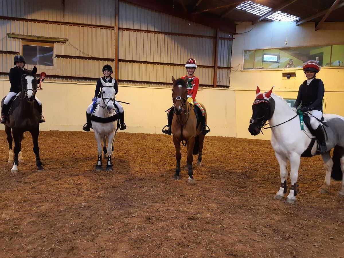 Chipstead RC Christmas Showjumping at Sands Farm