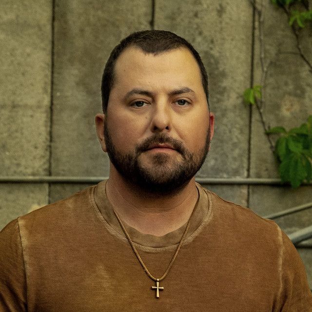 Tyler Farr in Holiday