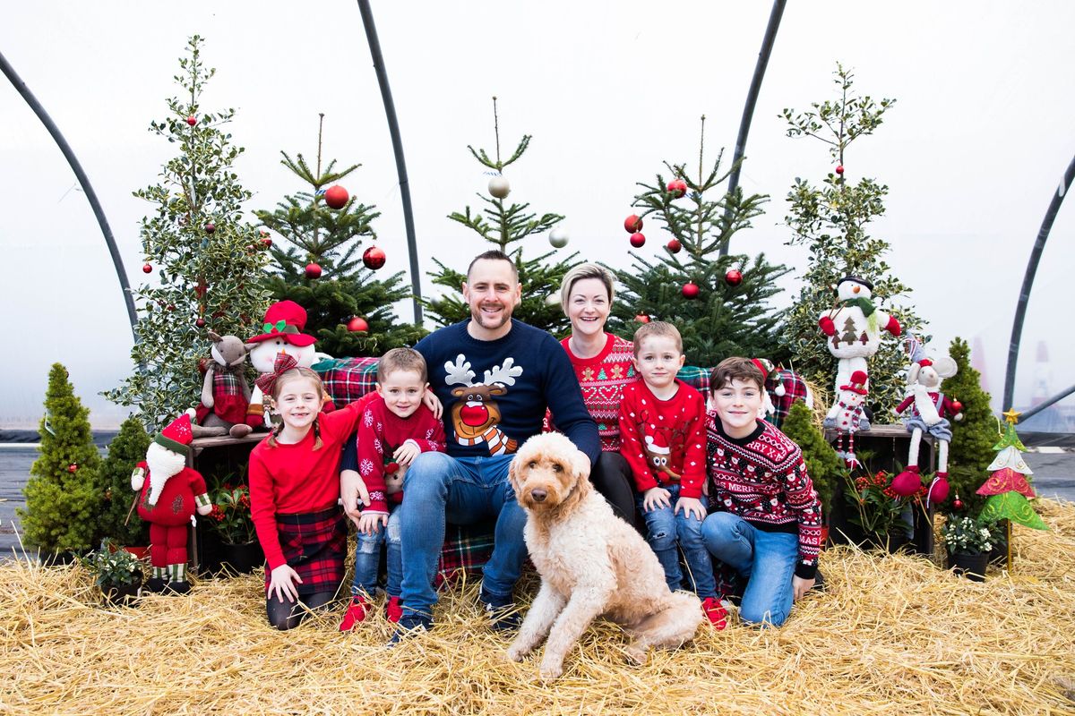 Ashtree Garden Center Family Christmas shoot