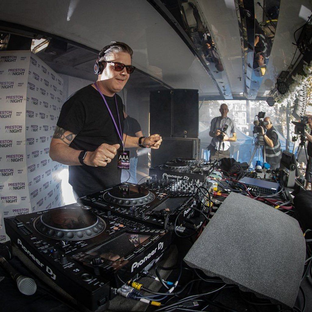 DJ Mark Freejack - Dance Classics & Festive Bangers