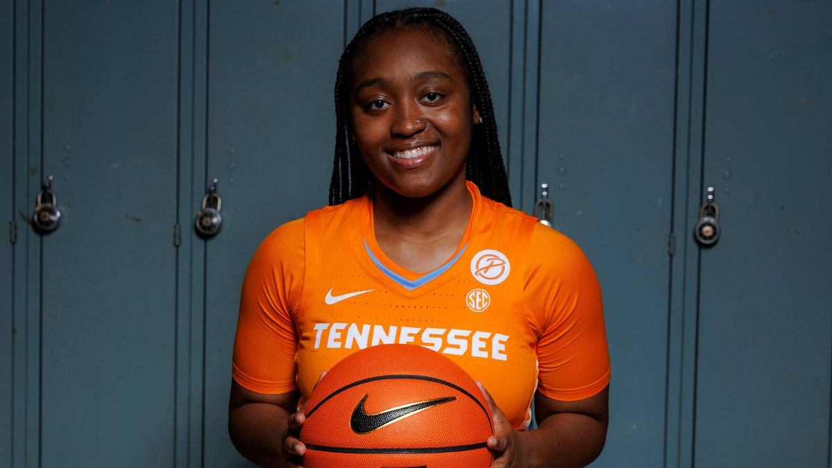 Parking Pat Summitt Heritage Classic: Tennessee Lady Volunteers at UT Martin Skyhawks Womens Basketball