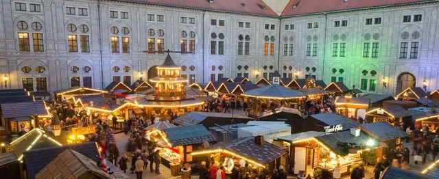 Weihnachtsmarkt im Kaiserhof der Residenz 2021