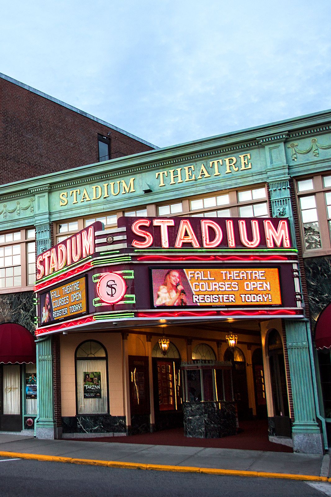 Boogie Wonder Band at Stadium Theatre