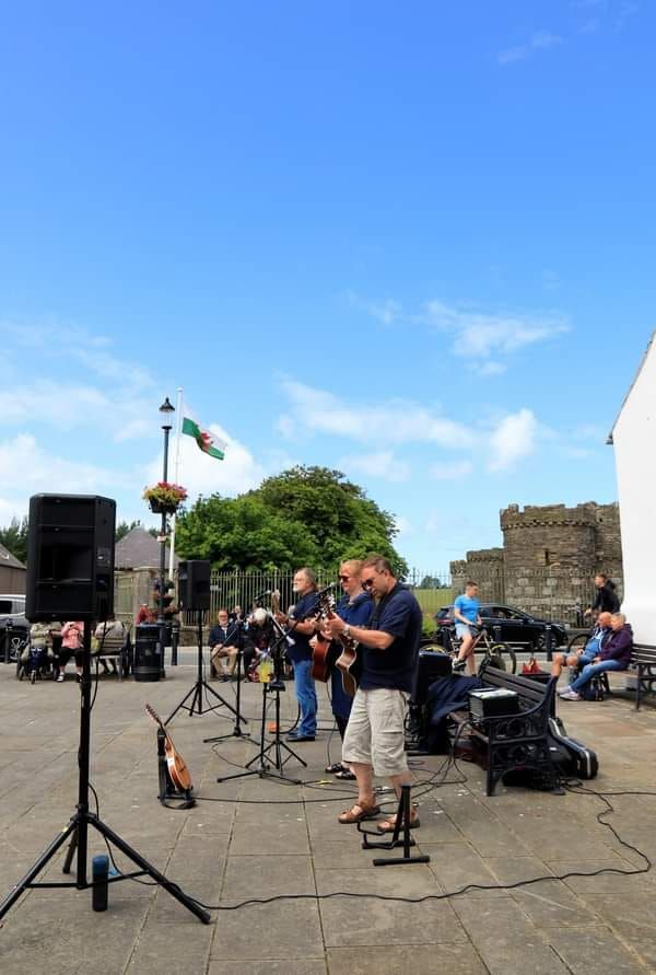 Miv, Kev and Dave Live at Castle Square, Beaumaris