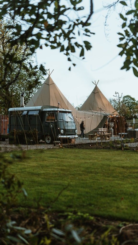 LUXURY WREATH MAKING MASTERCLASS | Tipi @ The Tempus, Charlton Hall Estate