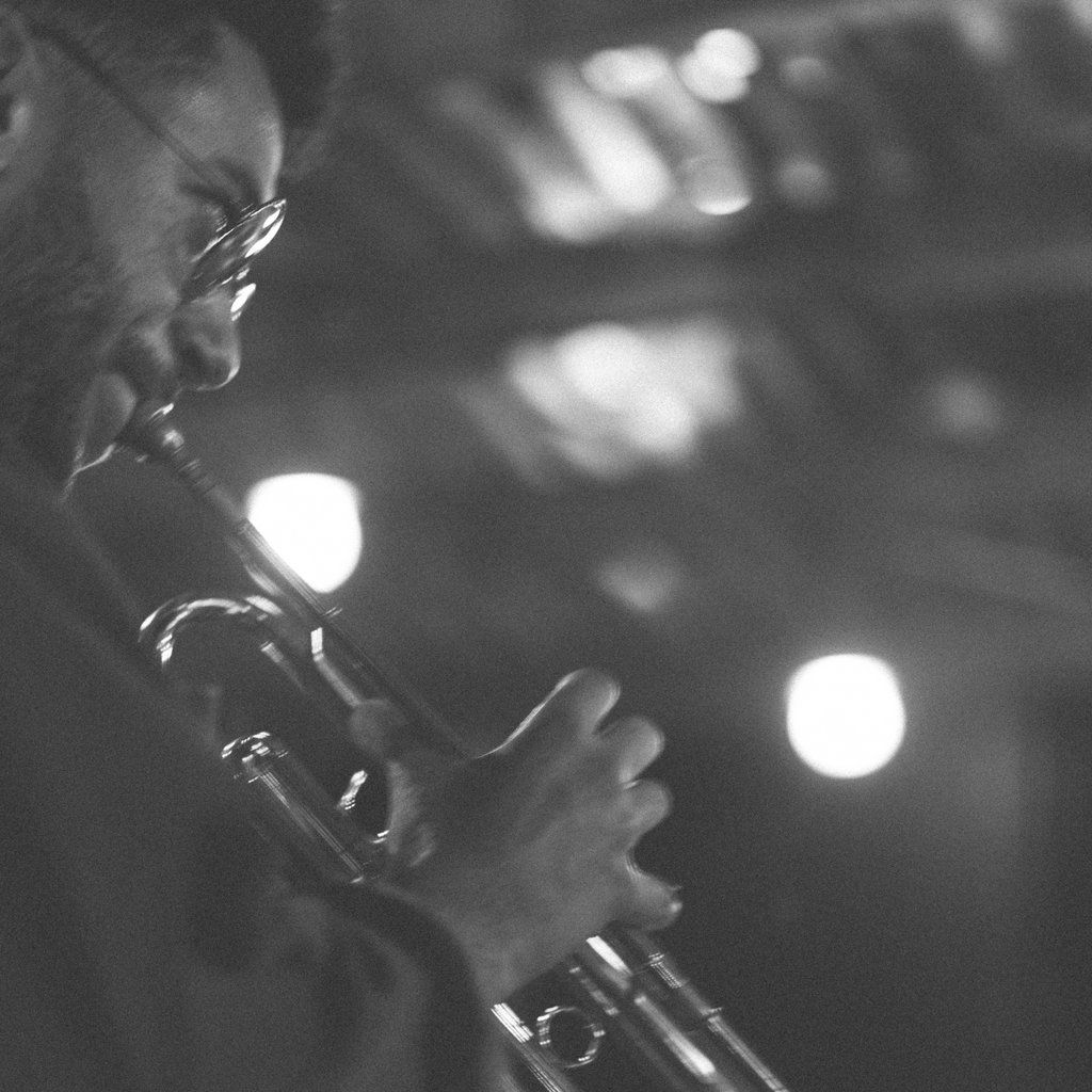 Caf\u00e9 Jazz with the Siglo Section