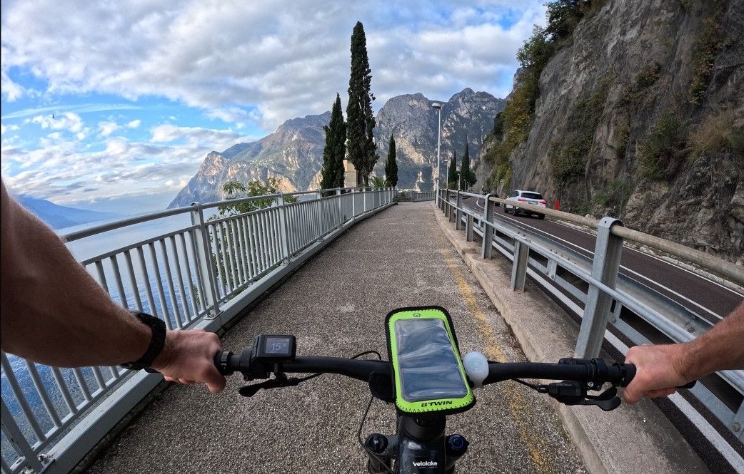 E-Mountain Bike-kal a Garda-t\u00f3 leny\u0171g\u00f6z\u0151 \u00f6sv\u00e9nyein