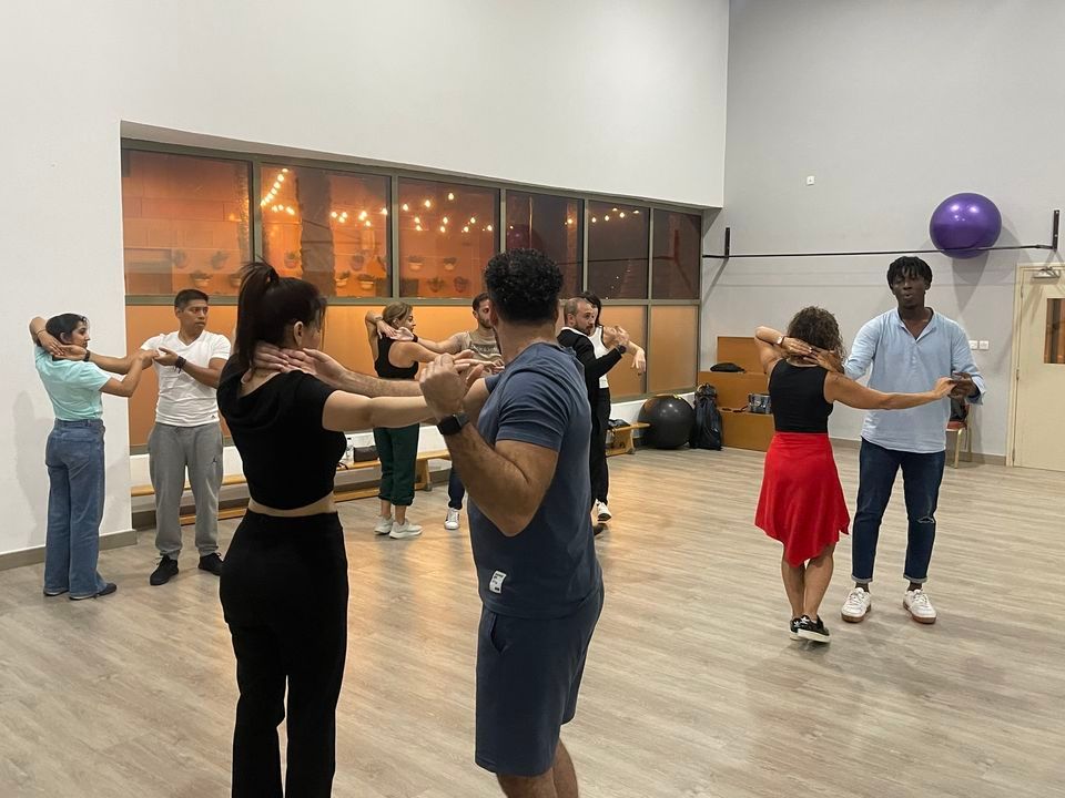 SALSA BEGINNERS CLASS - FREE TASTER CLASS