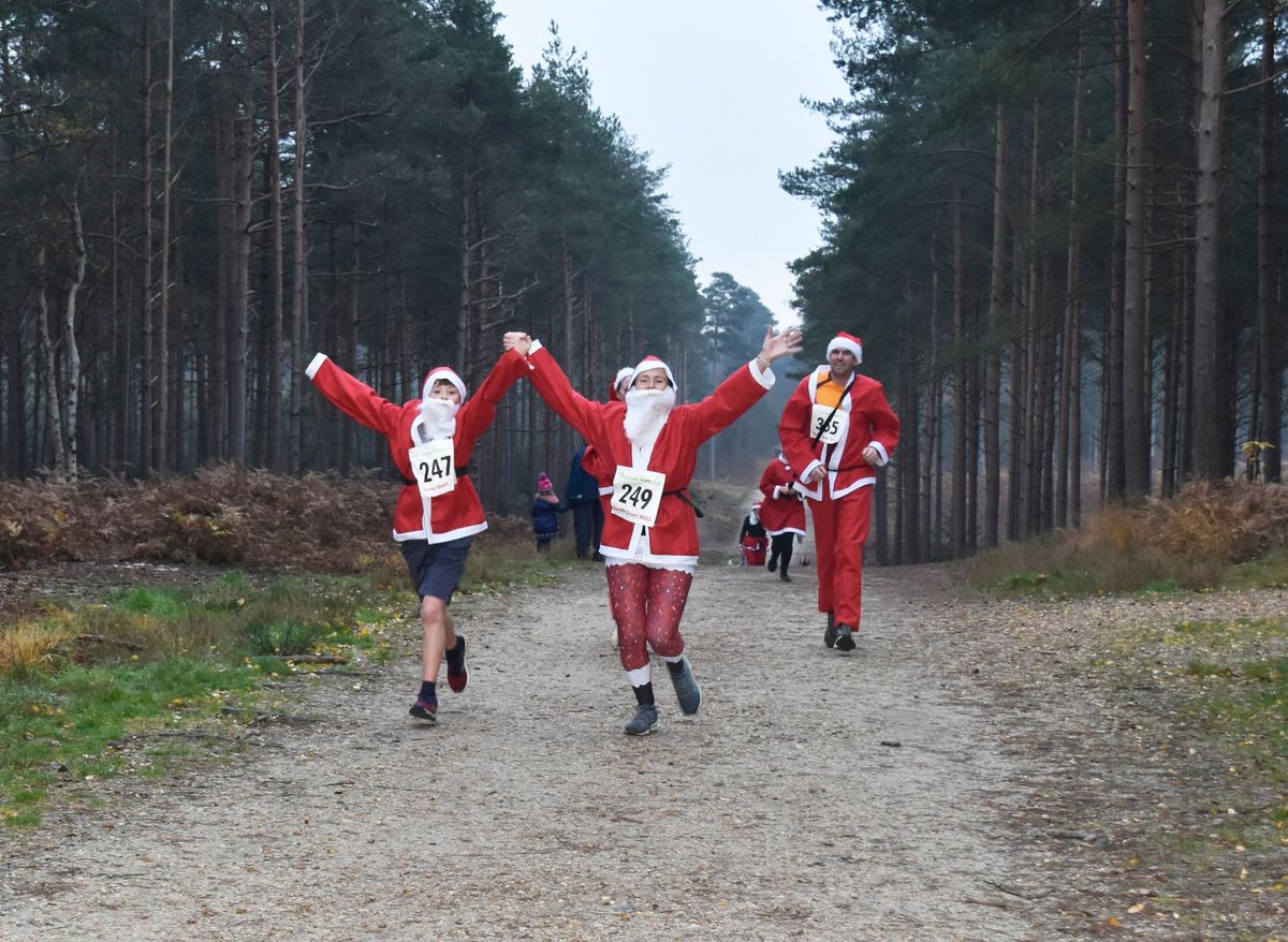 Thames Hospice Santa Dash 2025