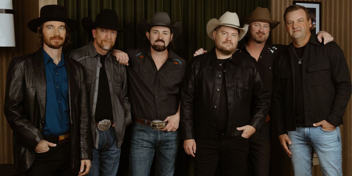 Randy Rogers Band at John T. Floores Country Store - Indoor