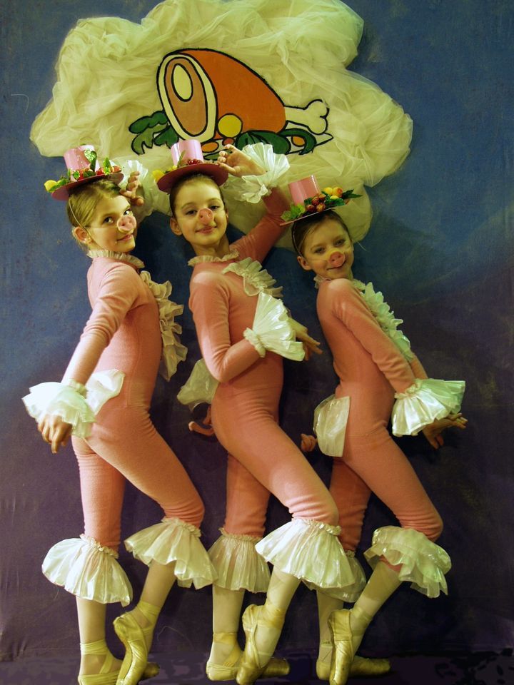 "3 Little Pigs" ballet-1 04.06.22 in Zeehelden theater Den Haag at 12:30