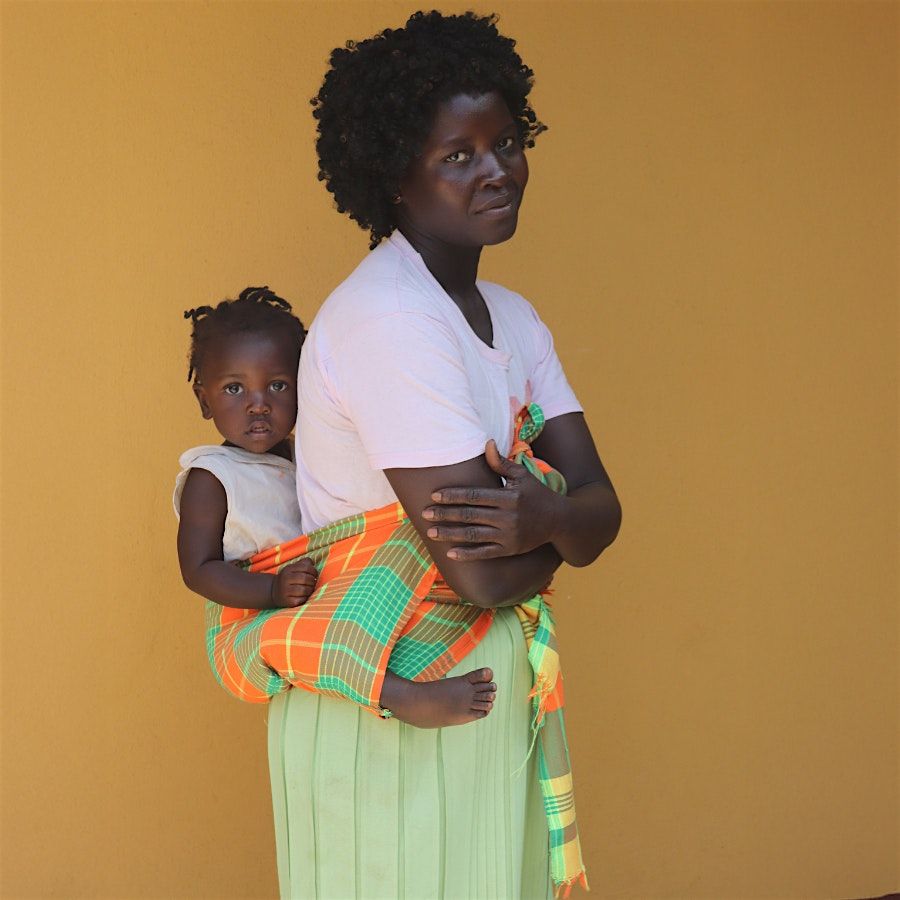 Sorrisi e allegria per le mamme e i bambini della Guinea Bissau