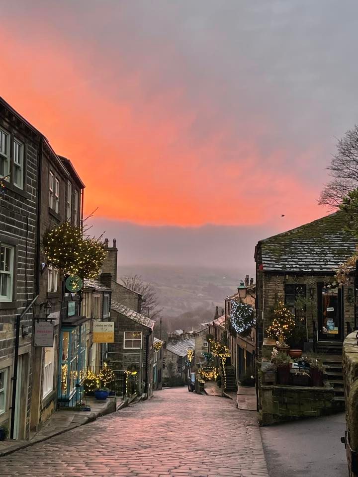 Late Night Shopping - Shops open until 8pm