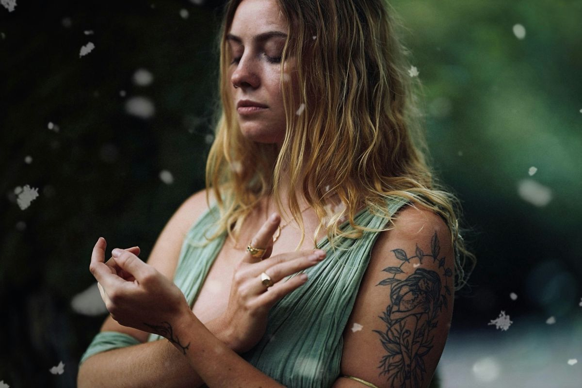 Weaving with Silence