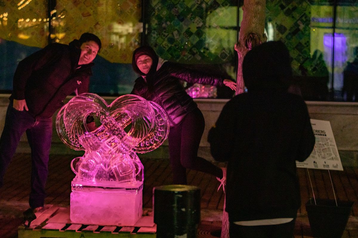 Salem's So Sweet - Friday Night Ice Sculpture Illumination