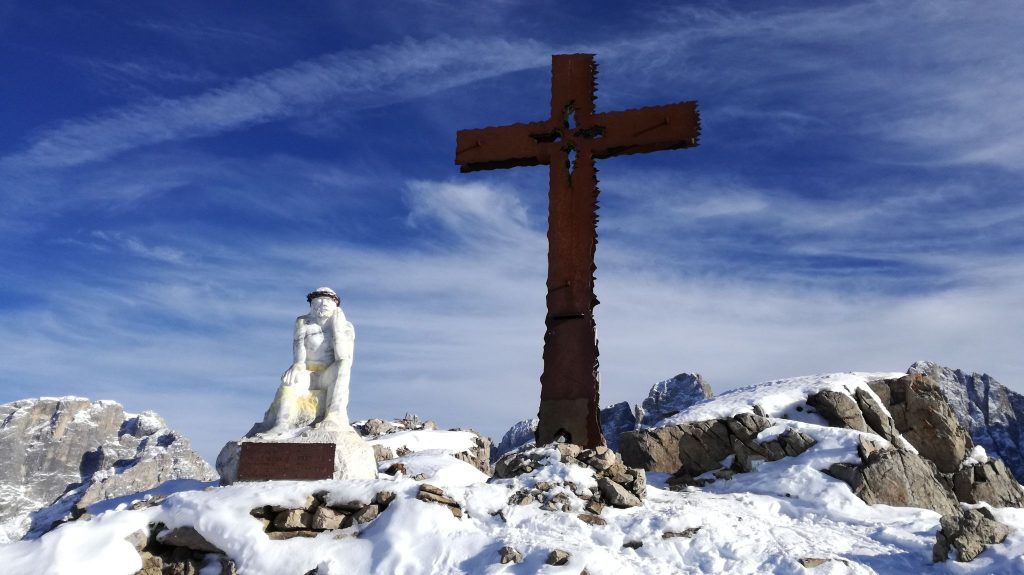 Sentiero del Cristo Pensante: incanto bianco al cospetto delle Pale