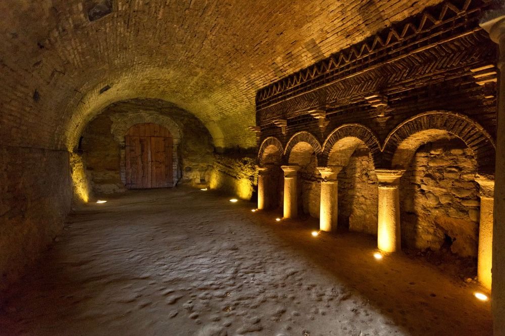 Visita guidata alle Grotte di Santarcangelo di Romagna: un viaggio tra storia, mistero e fascino sot