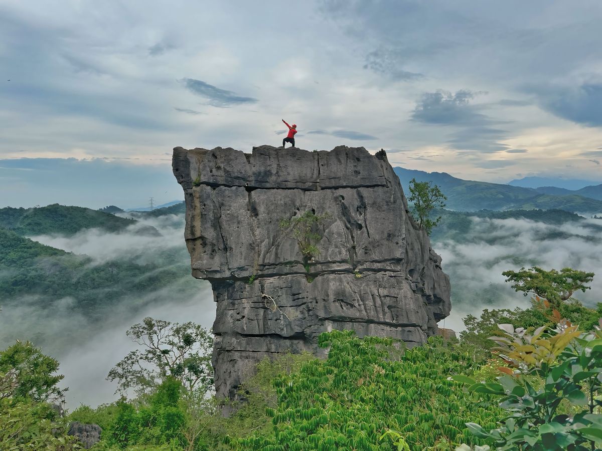 NAGPATONG ROCK + TUNGTONG FALLS