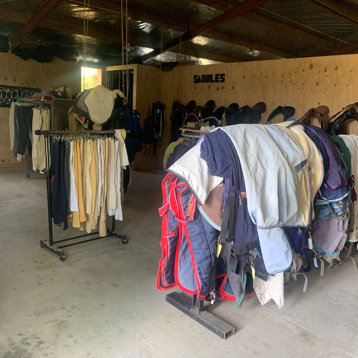 MASSIVE TACK SHED HORSE GEAR CLEAROUT