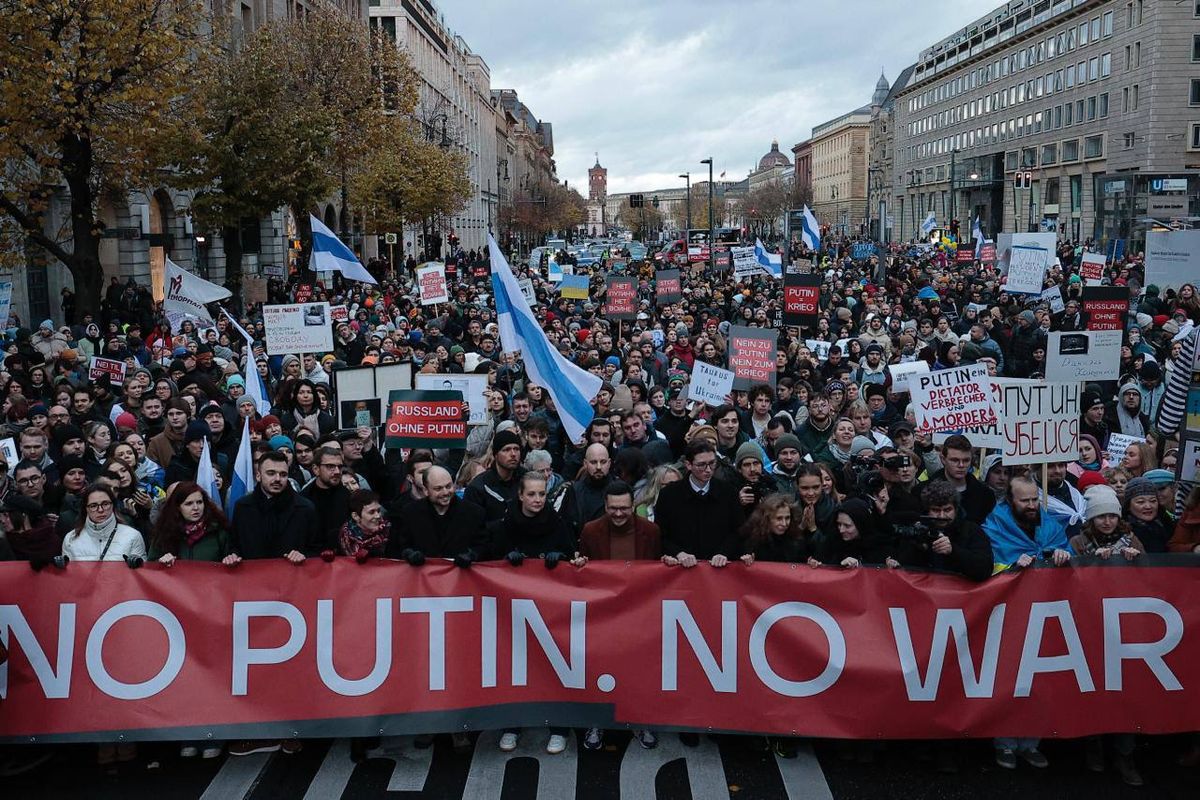 Together against the War! Together against Putin! - Zurich