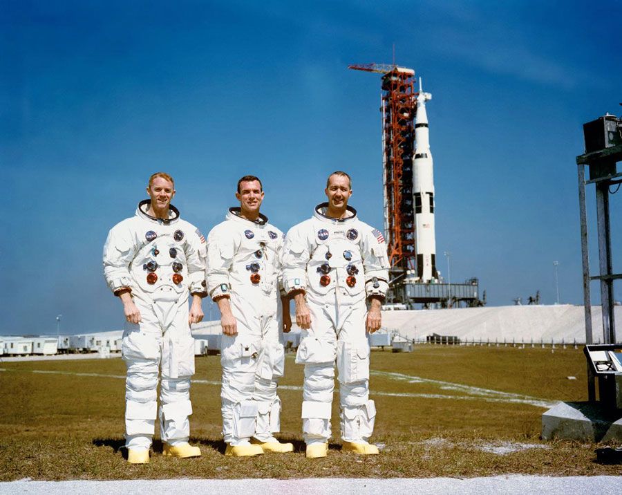 The Apollo Program: The Missions, the Men, and the Machines