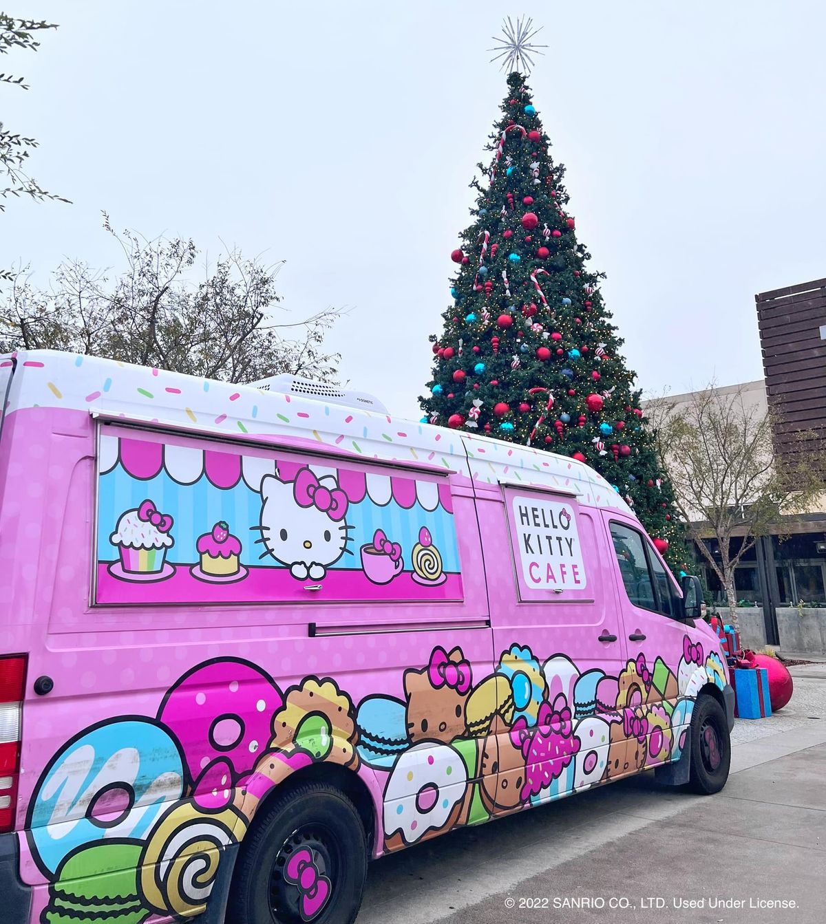 Hello Kitty Cafe Truck Cali - Oxnard Appearance