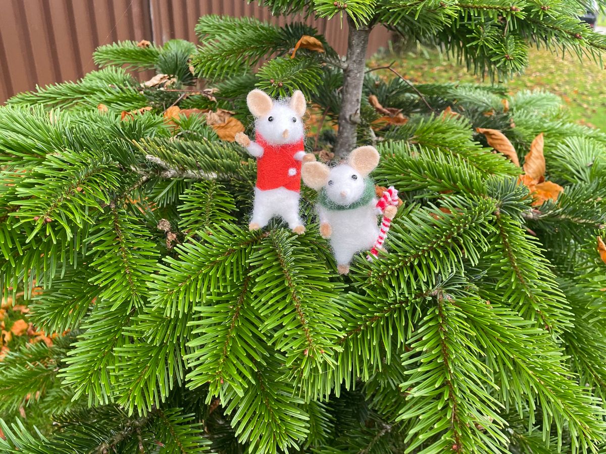 Easy peasy needle felted Christmas mice workshop