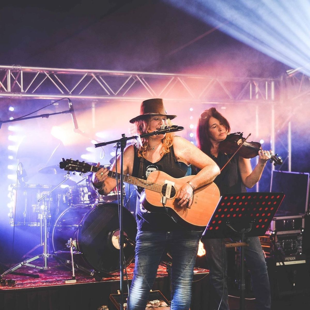 The Wicked Ravens stripped back @ mistley Quay free the quay gig