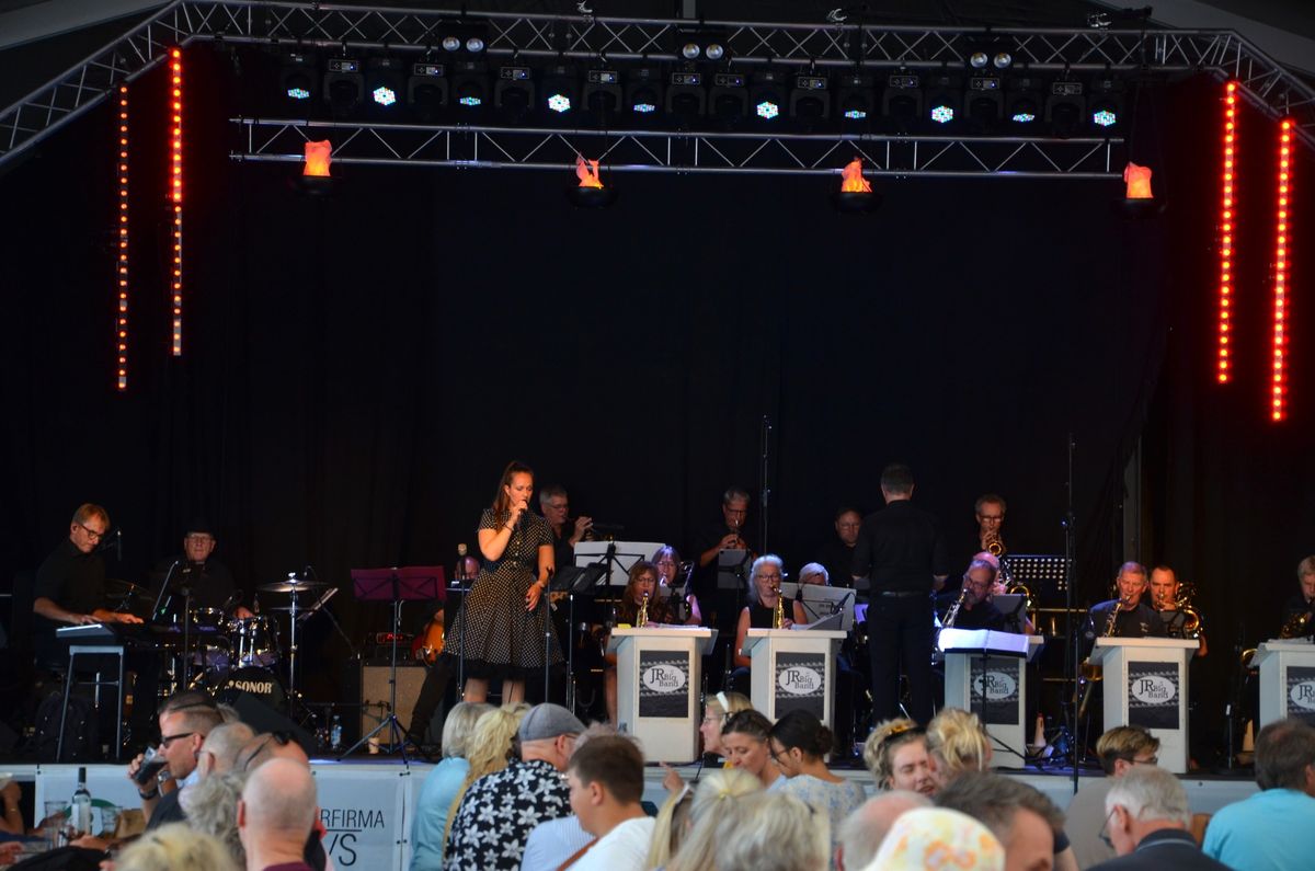 Koncert med JR Big Band feat. Michael Car\u00f8e p\u00e5 Middelfart Jazzfestival