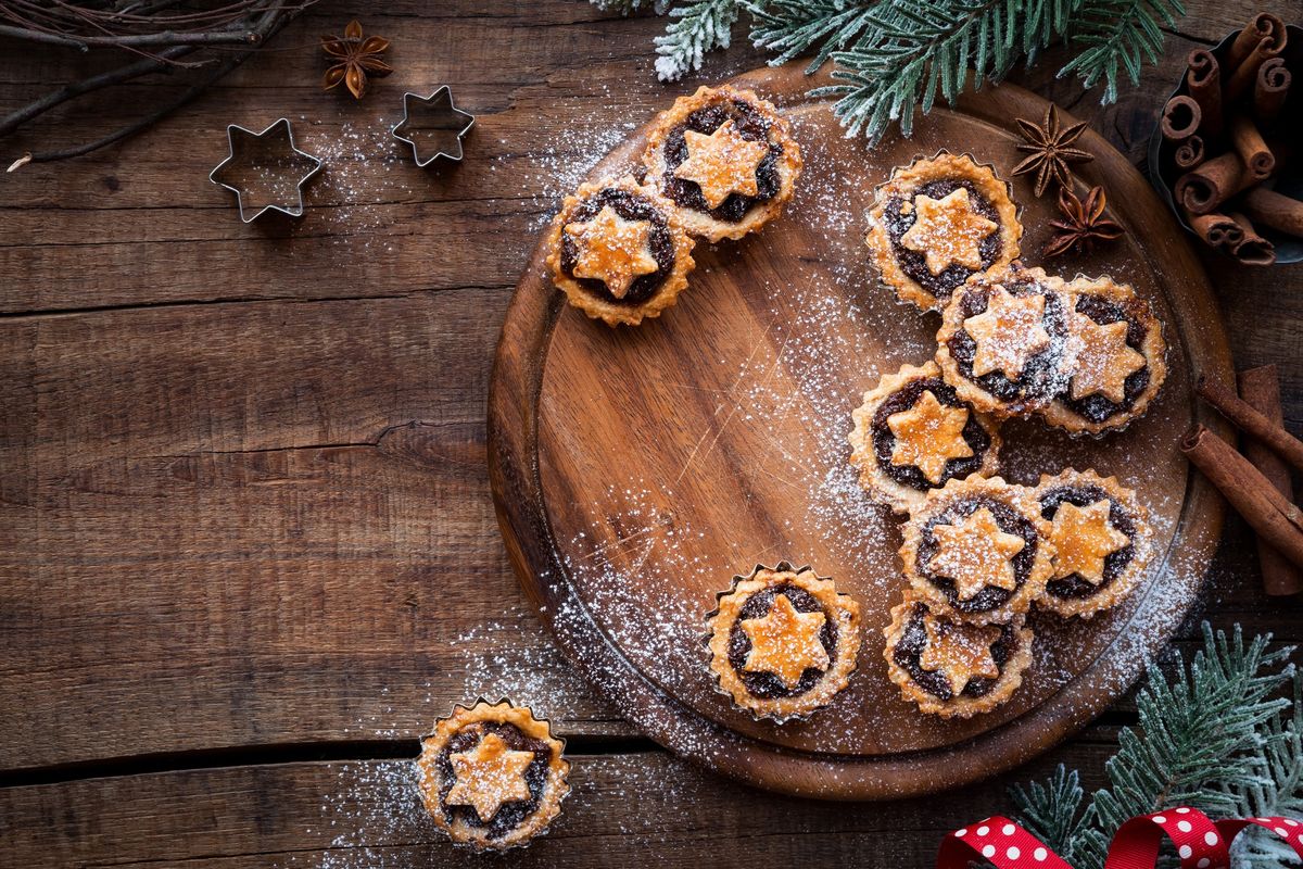 Festive Drinks & Mince Pies!