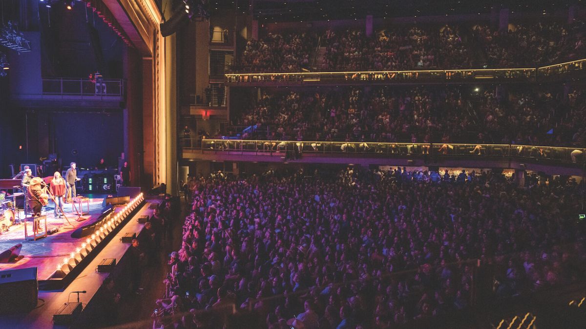 Hauser at MGM Music Hall at Fenway