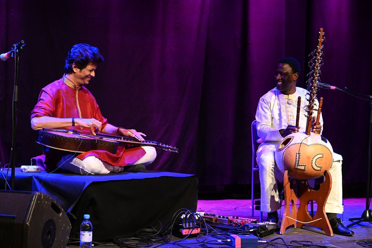 Papaya koncert: Indigal - Manish Pingel: indisk guitar & Lamine Cissokho: kora