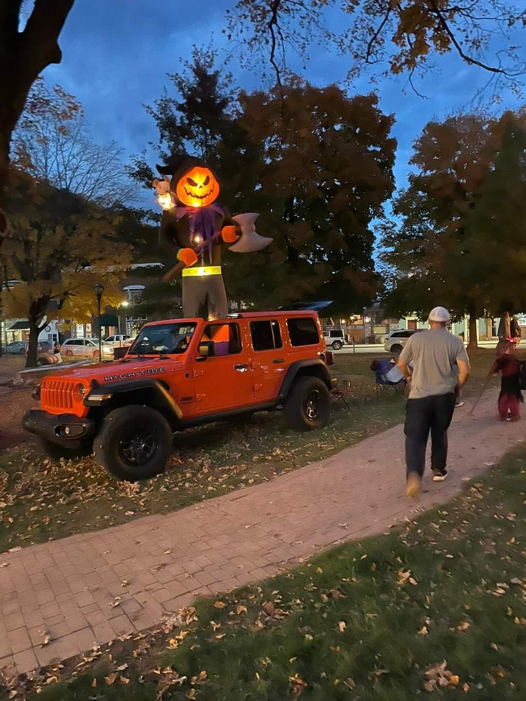 JEEPERS IN THE PARK-  JEEPERS CREEPERS TRUNK R TREAT