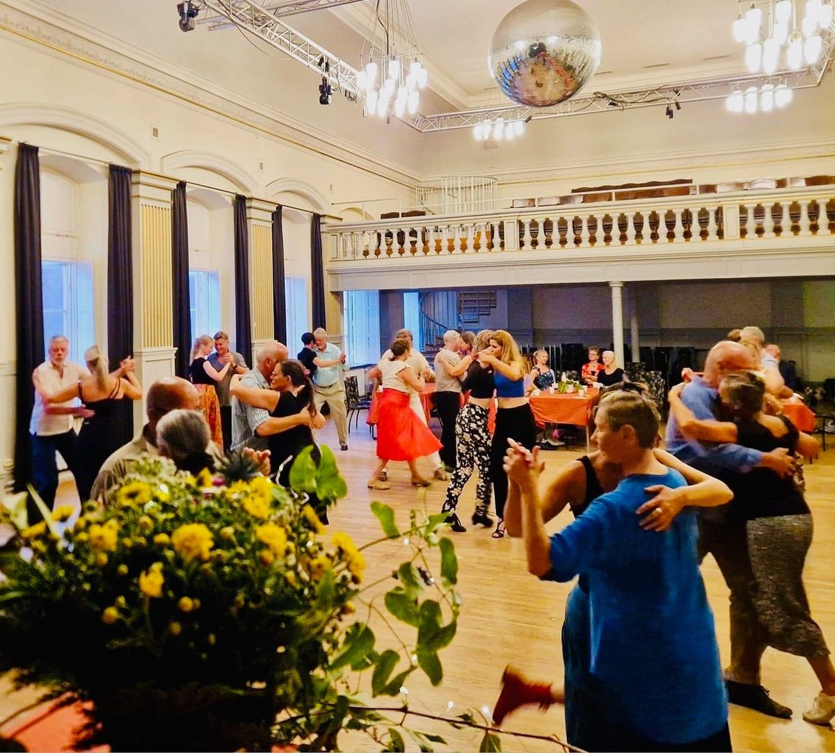 Milonga Tango Brujo s\u00f6ndagen den 29 september med tdj Vesna Kesar och loppis!