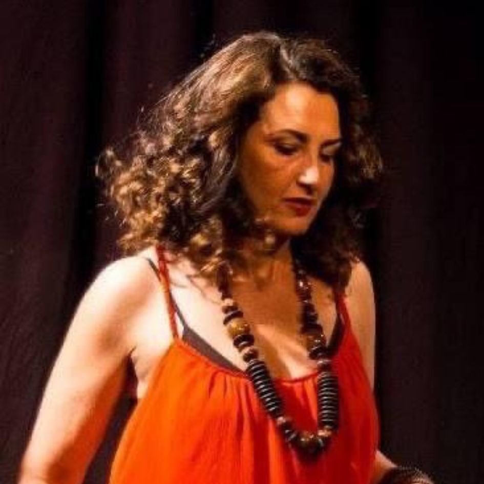 Elaine Morais sings Minas Gerais 