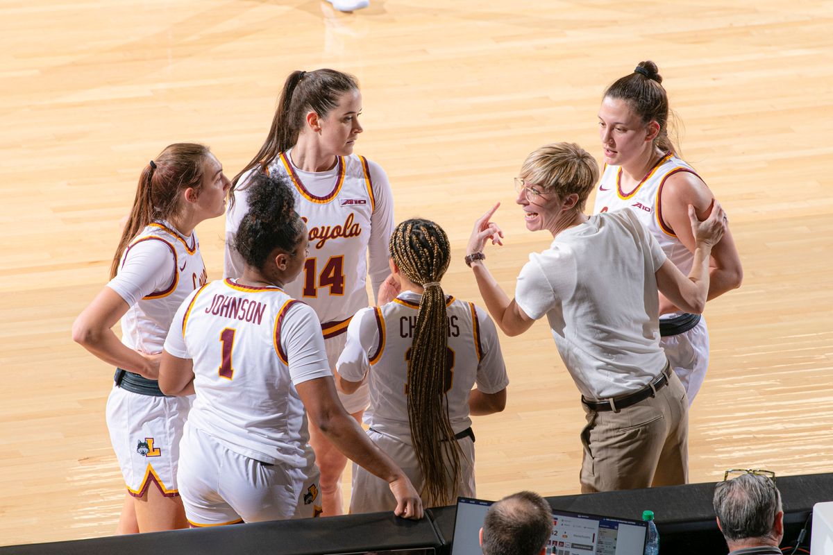 Loyola Ramblers at Dayton Flyers Womens Basketball at University of Dayton Arena